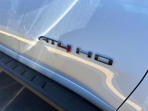 Summit White 2025 GMC Sierra 2500 AT4