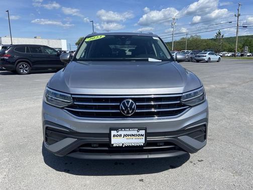 Platinum Gray Metallic 2023 Volkswagen Tiguan 2.0T SE