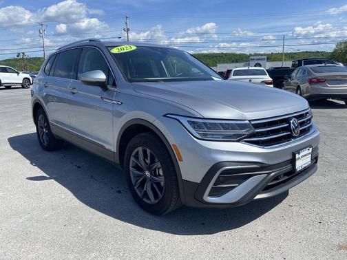 Platinum Gray Metallic 2023 Volkswagen Tiguan 2.0T SE