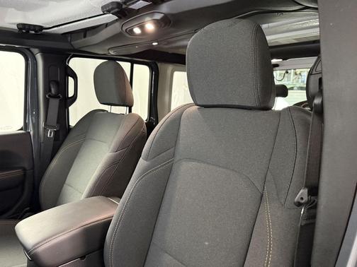 Anvil Clearcoat 2025 Jeep Wrangler 4xe Sahara