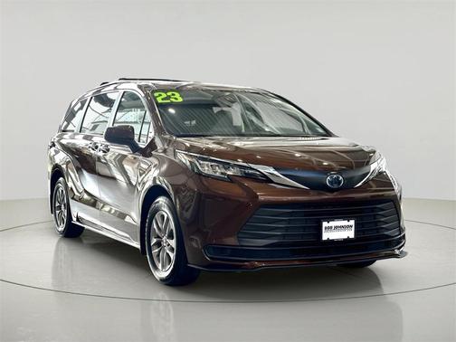 2023 Toyota Sienna LE