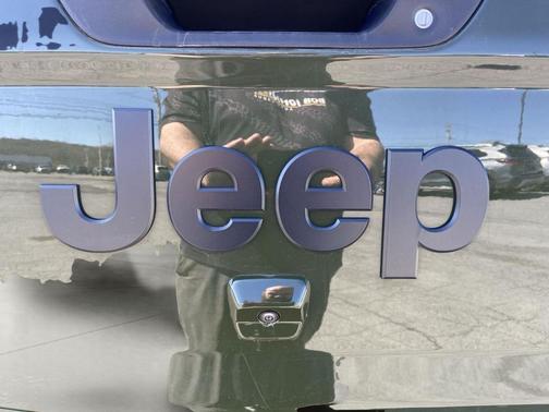 Sarge Green Clearcoat 2023 Jeep Gladiator Willys 4x4