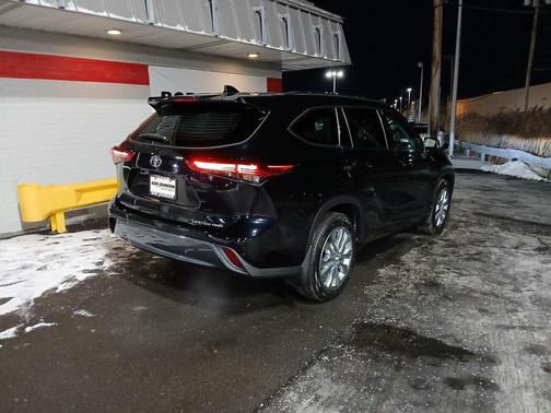 2022 Toyota Highlander Limited
