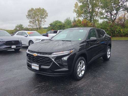 Mosaic Black Metallic 2024 Chevrolet Trax LS