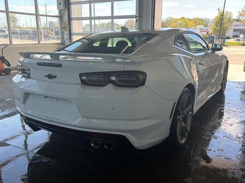Summit White 2019 Chevrolet Camaro 2SS