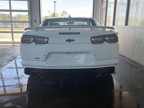 Summit White 2019 Chevrolet Camaro 2SS
