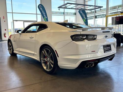 Summit White 2019 Chevrolet Camaro 2SS