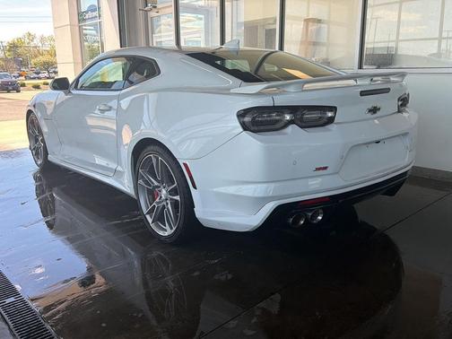 Summit White 2019 Chevrolet Camaro 2SS