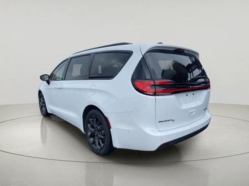 Bright White Clearcoat 2024 Chrysler Pacifica Limited