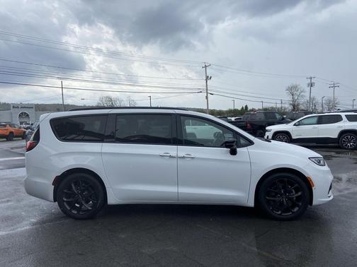Bright White Clearcoat 2024 Chrysler Pacifica Limited