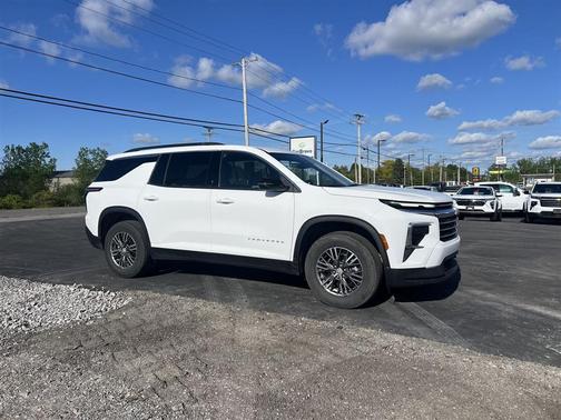 Summit White 2025 Chevrolet Traverse LT