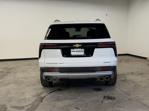 Summit White 2025 Chevrolet Traverse LT