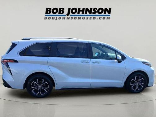 Wind Chill Pearl 2025 Toyota Sienna Platinum