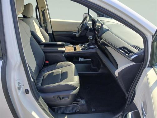 Wind Chill Pearl 2025 Toyota Sienna Platinum