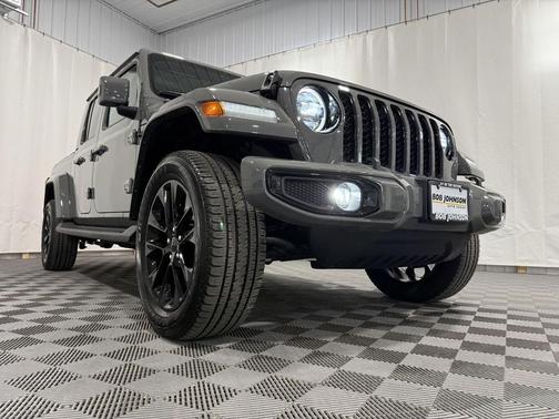 Sting-Gray Clearcoat 2023 Jeep Gladiator High Altitude 4x4
