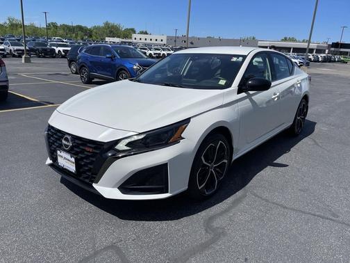 Pearl White Tricoat 2023 Nissan Altima SR Intelligent AWD