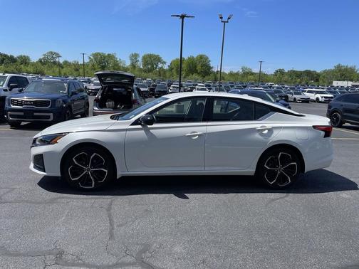 Pearl White Tricoat 2023 Nissan Altima SR Intelligent AWD