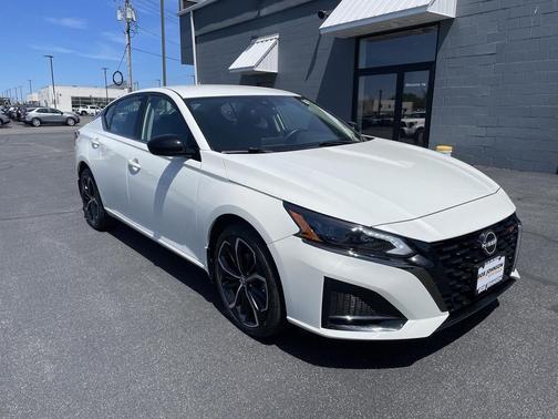 Pearl White Tricoat 2023 Nissan Altima SR Intelligent AWD