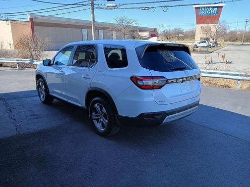 Platinum White Pearl 2023 Honda Pilot AWD EX-L 8 Passenger