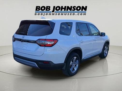 Platinum White Pearl 2023 Honda Pilot AWD EX-L 8 Passenger