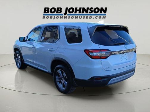 Platinum White Pearl 2023 Honda Pilot AWD EX-L 8 Passenger