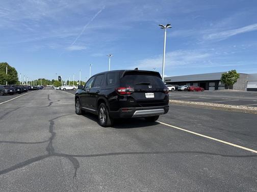 Crystal Black Pearl 2023 Honda Pilot AWD EX-L 7 Passenger