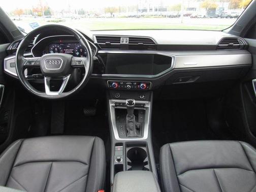 2024 Audi Q3 Premium 45 TFSI S line quattro Tiptronic
