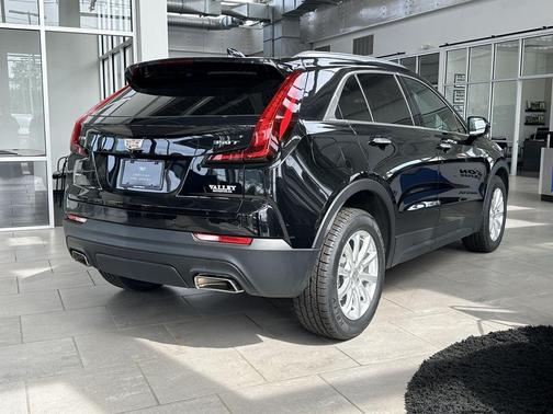 Stellar Black Metallic 2023 Cadillac XT4 Luxury