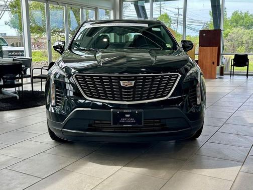Stellar Black Metallic 2023 Cadillac XT4 Luxury