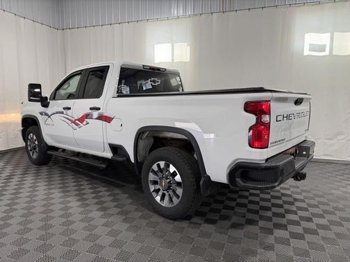 Summit White 2024 Chevrolet Silverado 2500 Custom