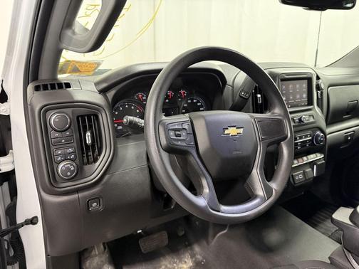 Summit White 2024 Chevrolet Silverado 2500 Custom