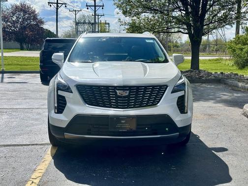 Crystal White Tricoat 2023 Cadillac XT4 Premium Luxury