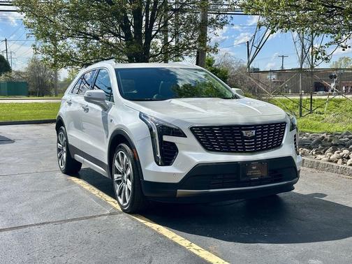 Crystal White Tricoat 2023 Cadillac XT4 Premium Luxury