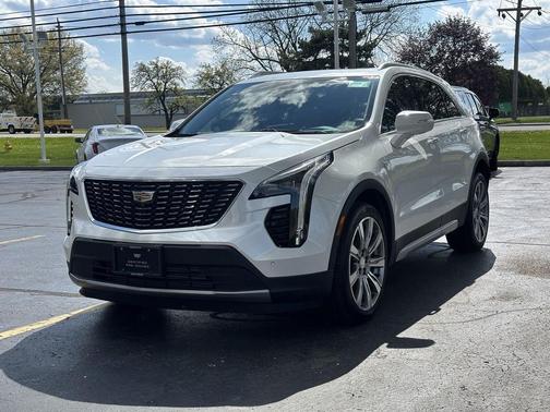 Crystal White Tricoat 2023 Cadillac XT4 Premium Luxury