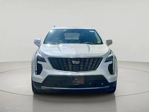 Crystal White Tricoat 2023 Cadillac XT4 Premium Luxury