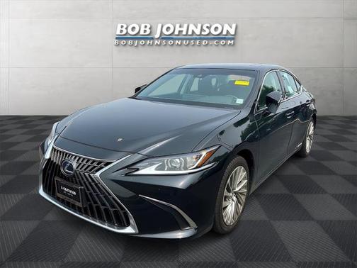 2022 Lexus ES 300h Luxury