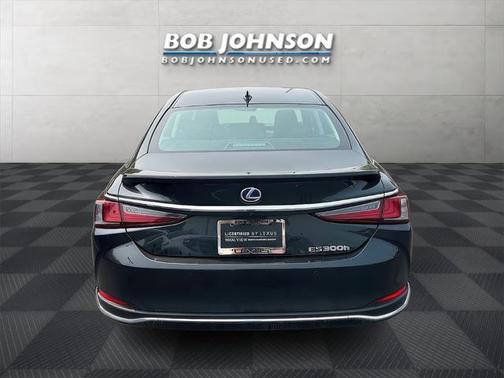 2022 Lexus ES 300h Luxury