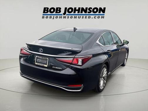 2022 Lexus ES 300h Luxury
