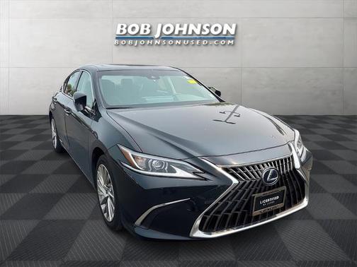 2022 Lexus ES 300h Luxury