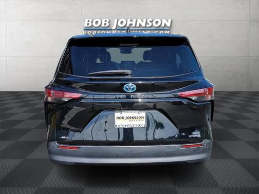 2022 Toyota Sienna XLE 7 Passenger