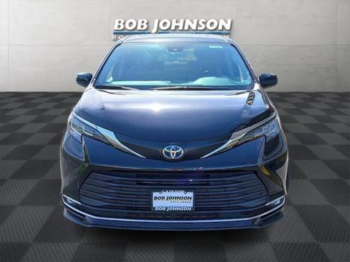 2022 Toyota Sienna XLE 7 Passenger