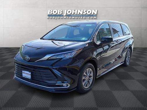 2022 Toyota Sienna XLE 7 Passenger