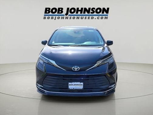 2022 Toyota Sienna XLE 7 Passenger