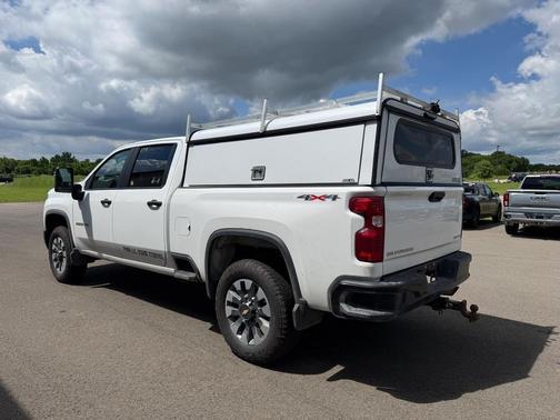 Summit White 2026 Chevrolet Silverado 2500 Custom