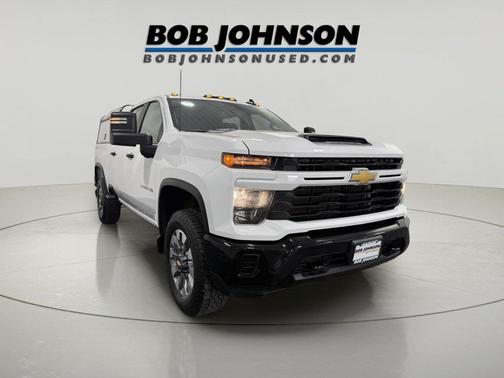 Summit White 2026 Chevrolet Silverado 2500 Custom