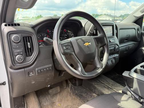 Summit White 2026 Chevrolet Silverado 2500 Custom