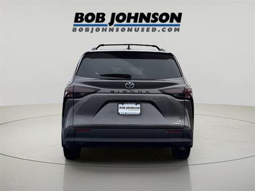 2024 Toyota Sienna LE