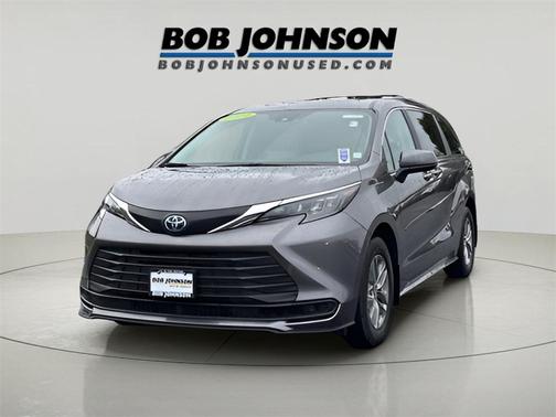 2024 Toyota Sienna LE