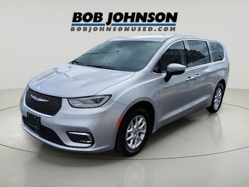 Silver Mist Clearcoat 2023 Chrysler Pacifica Touring L