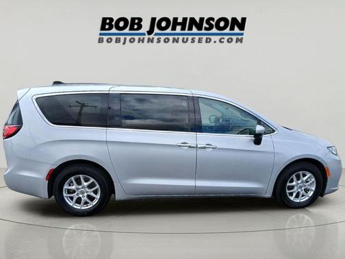 Silver Mist Clearcoat 2023 Chrysler Pacifica Touring L